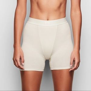 SKIMS COTTON RIB BOXER/ BONE